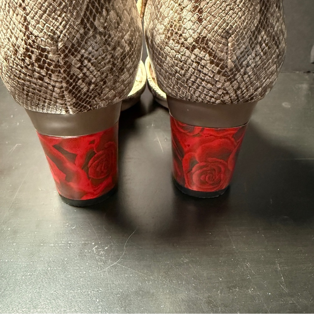 Pashion Footwear v1.0 Custom Red Rose Cluster 3 Inch Block Heels - Picture 8 of 9